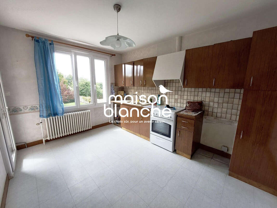 CUISINE - Maison à CHATILLON-SUR-THOUET