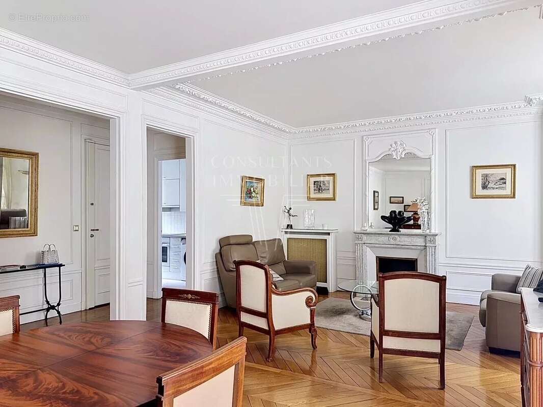 Appartement à PARIS-16E