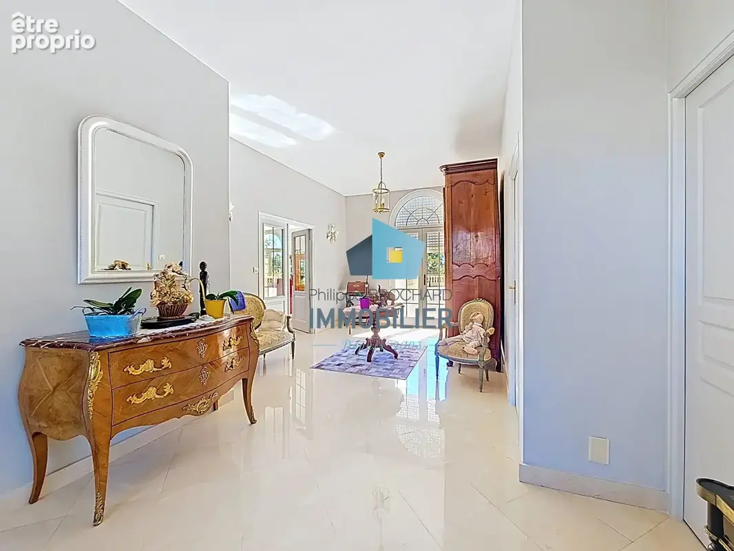Maison 11 pièces 488 m² à vendre à Montaigu (85600) - photo 3
