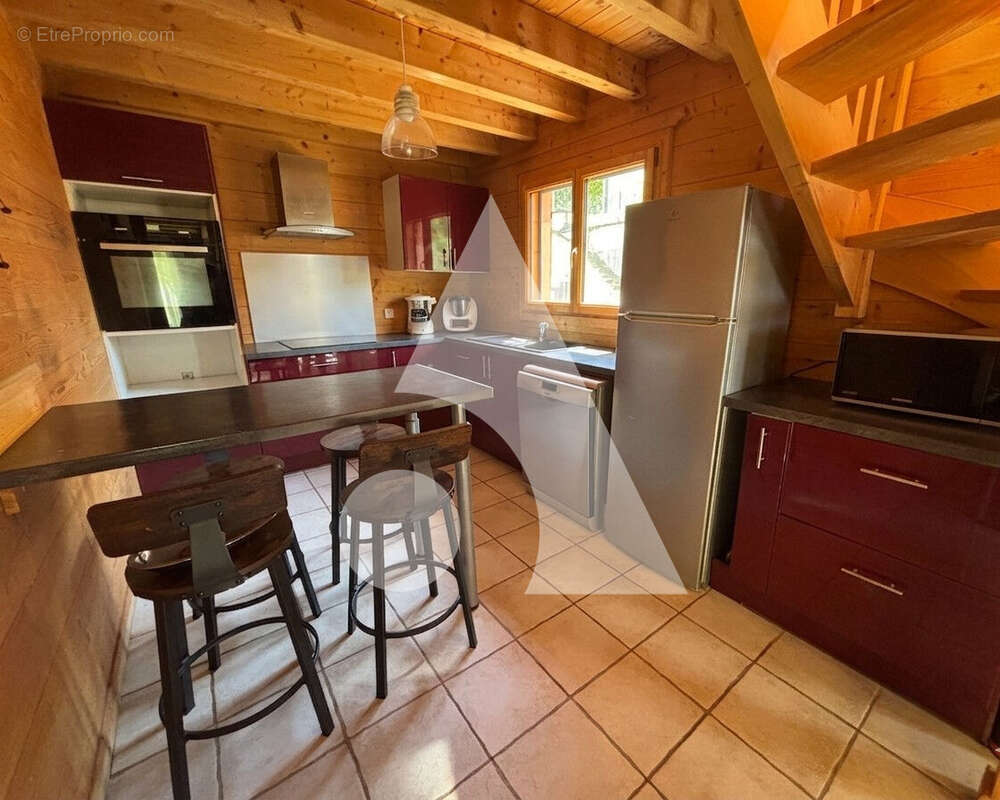 Maison à CHEZERY-FORENS