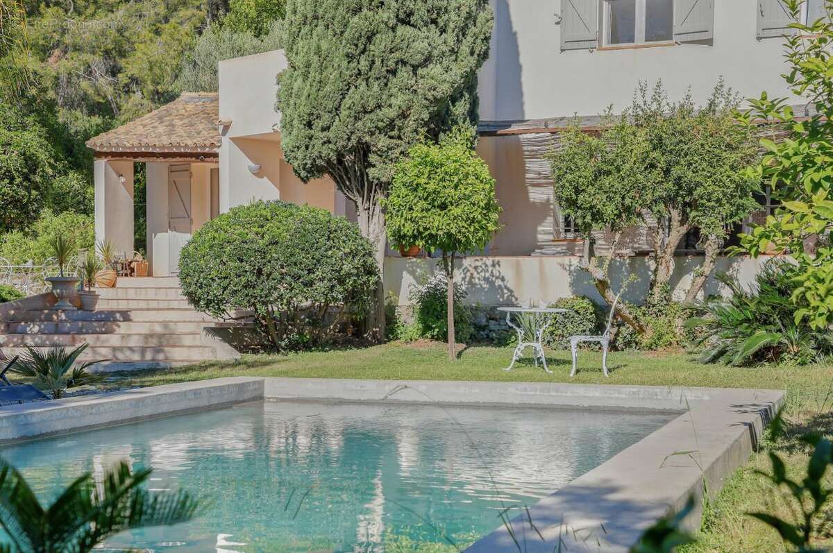 Maison à CARQUEIRANNE