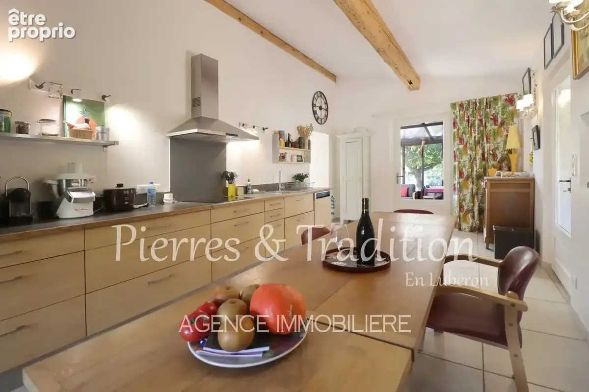 Propriété rénovée au coeur du Luberon avec piscine, cabanons et vignes - photo 6