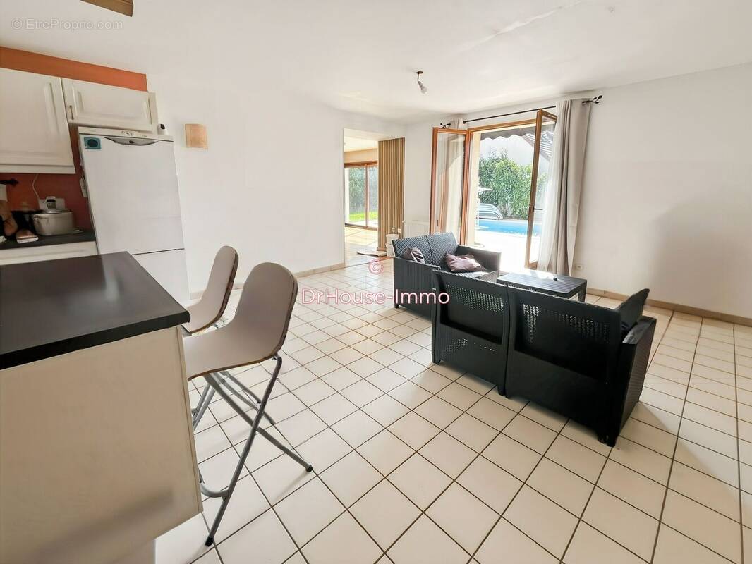 Maison à VAUX-LE-PENIL