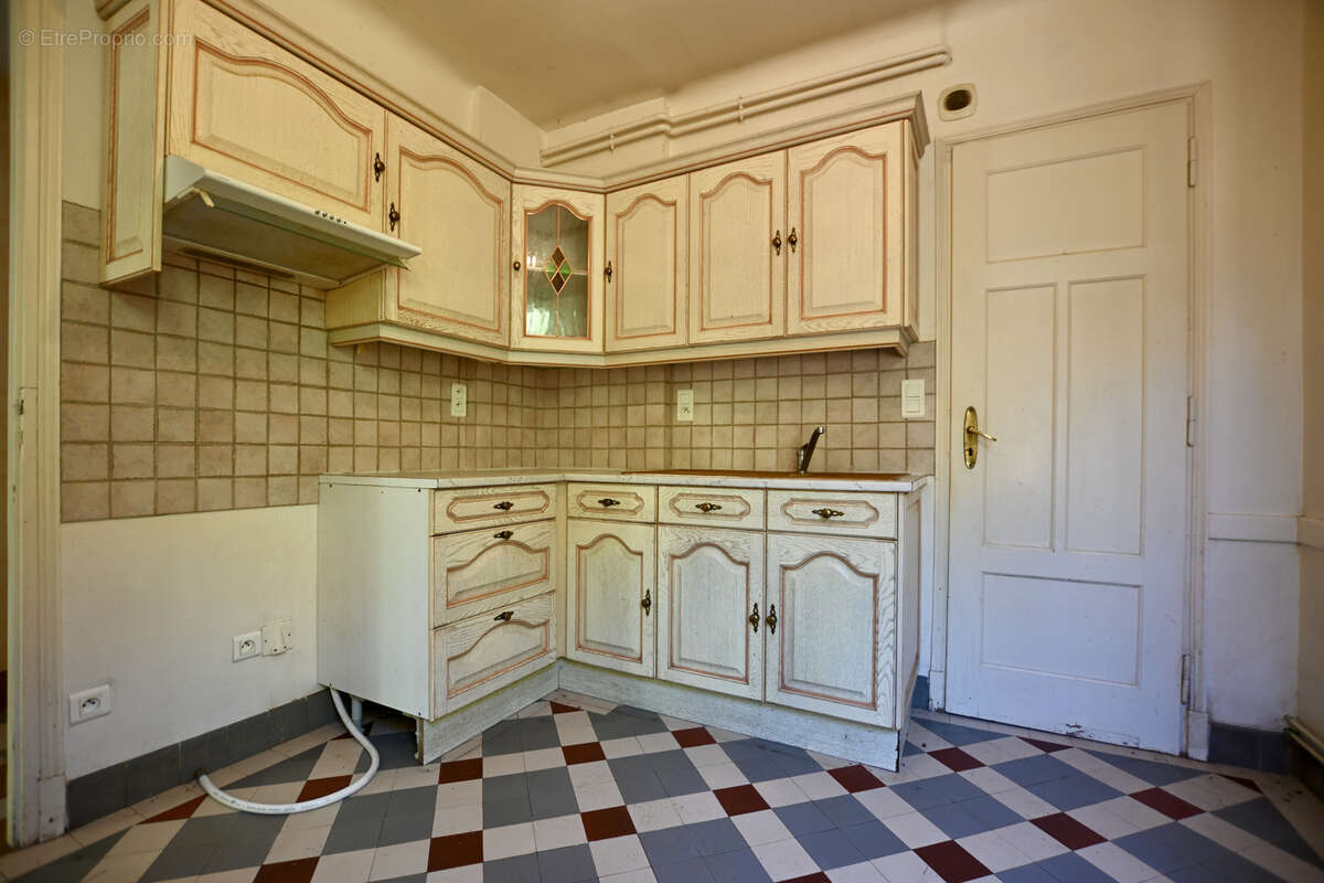 Appartement en rez-de-chaussée dans une demeure de charme. - photo 4