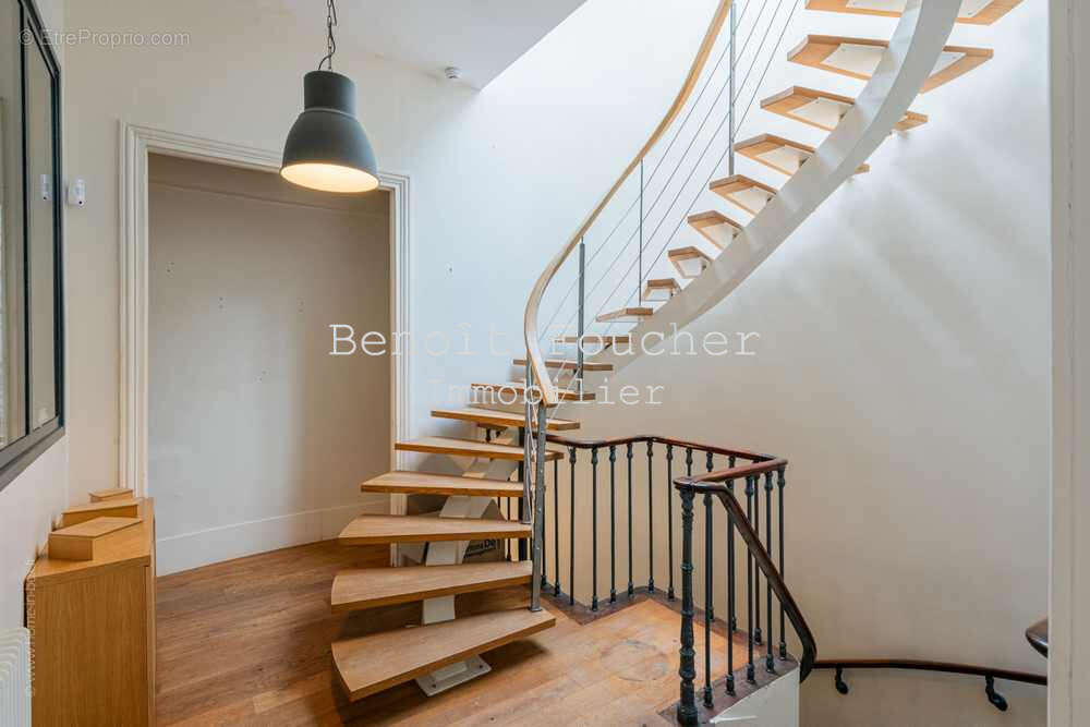 Paris 20ème limite 11ème, Ménilmontrant, 230m2 comme une maison avec deux terrasses. - photo 9