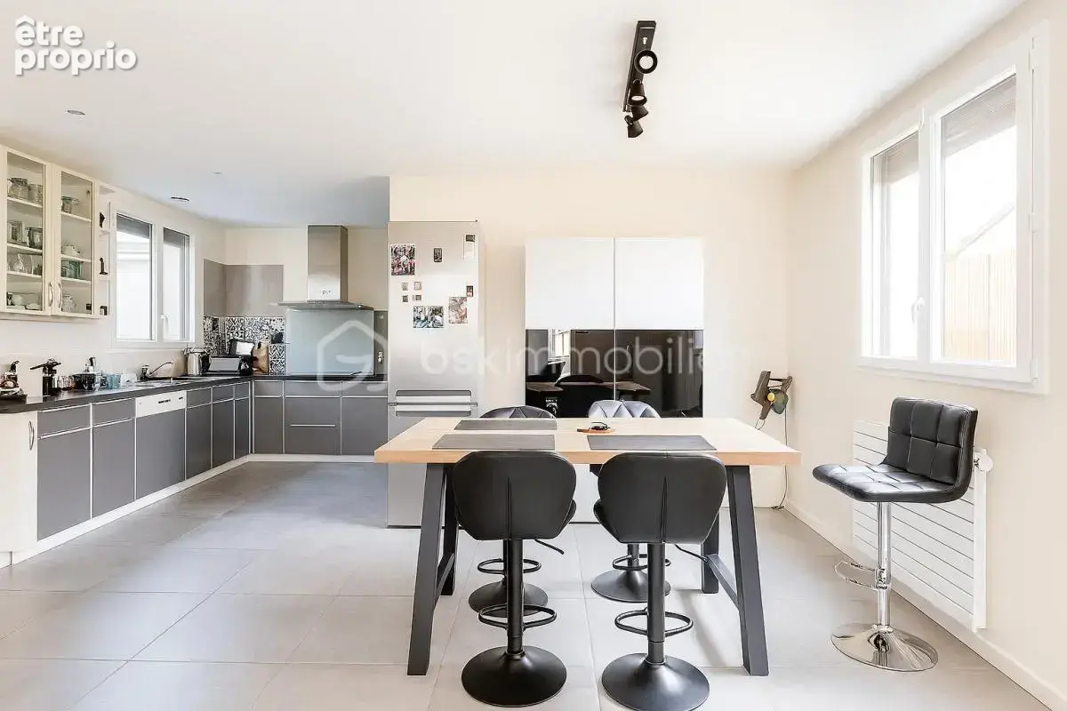 Maison familiale de 227m2 avec piscine chauffée! - photo 8
