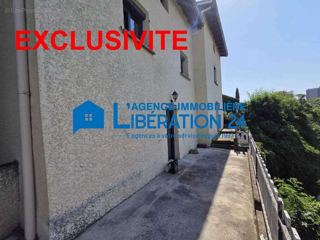 Maison à GENILAC