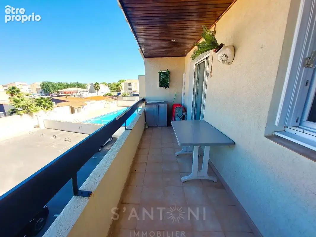 T2, climatisation, terrasse, parking, piscine, proche plage - photo 3