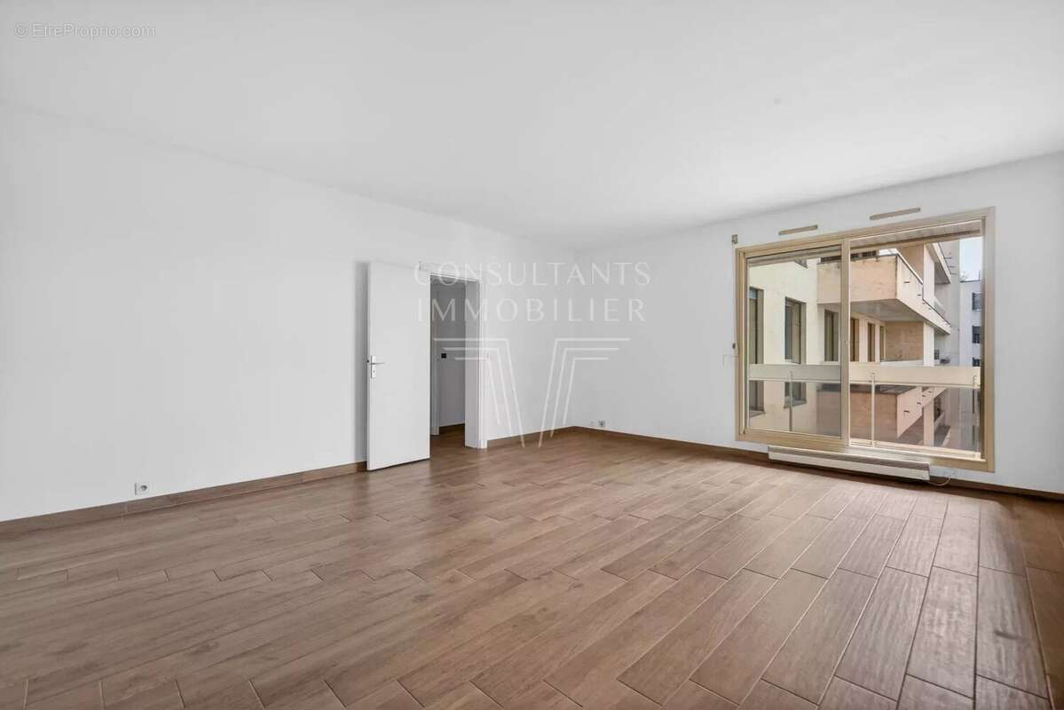 Appartement à PARIS-8E