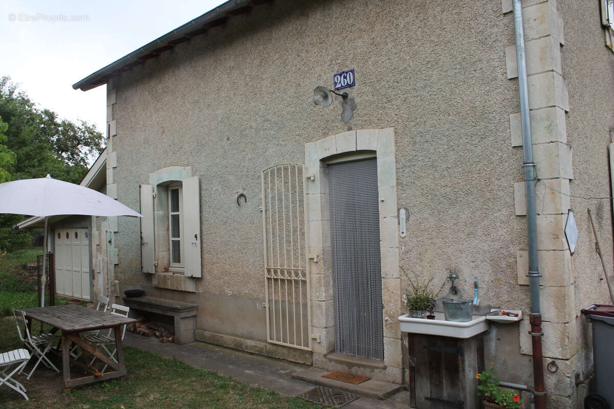 Champillet - Ancienne maison de chemin de fer avec extension sur un terrain de 1260 m2 - photo 3