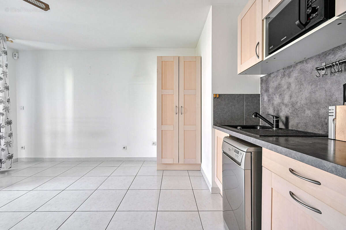 Appartement T2 de 43m2 avec une terrasse de 10m2 et 1 parking en sous-sol à Marseille - photo 6