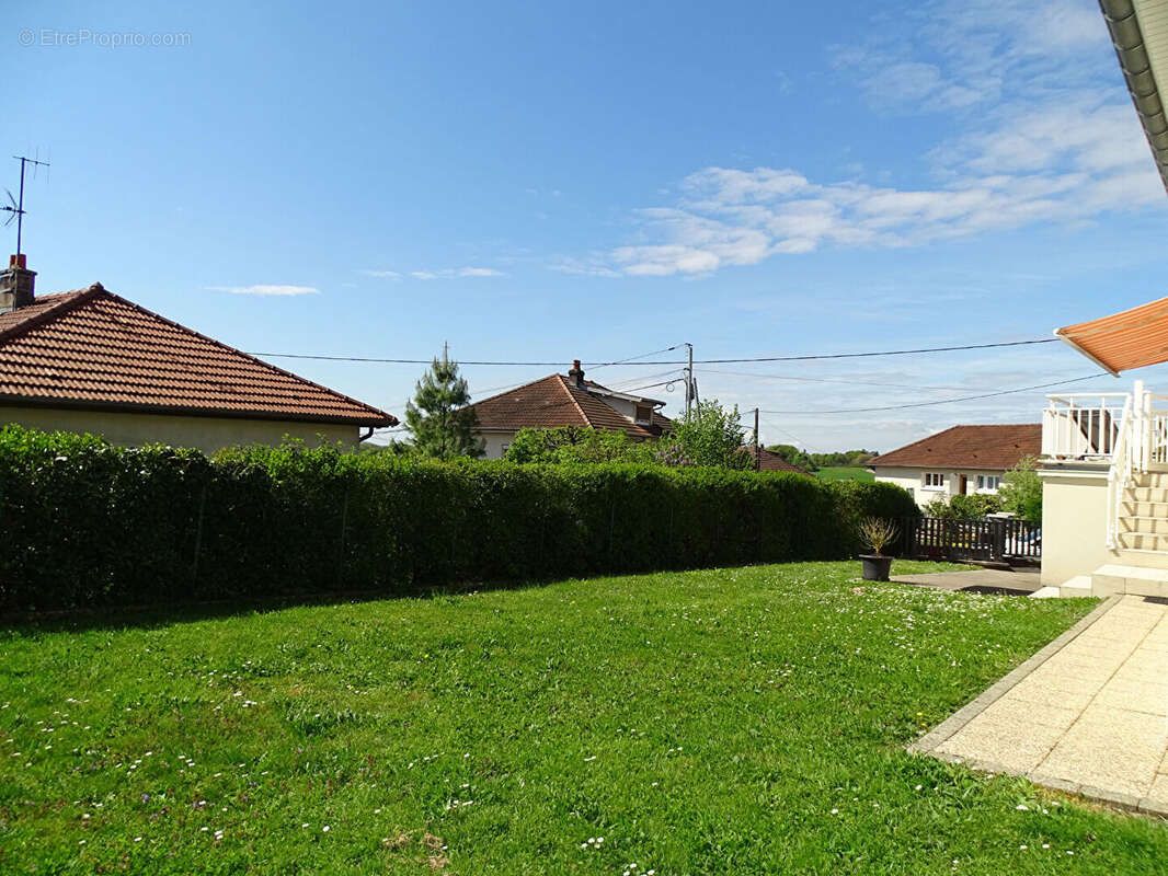 Maison à POUILLEY-LES-VIGNES