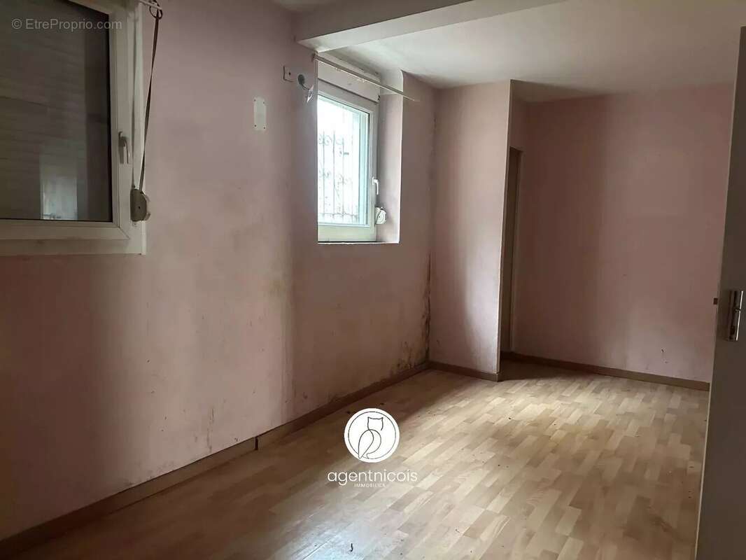 Appartement à SAINT-LAURENT-DU-VAR