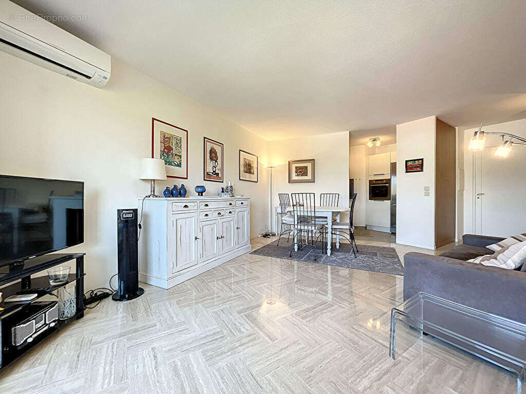 Appartement à MANDELIEU-LA-NAPOULE