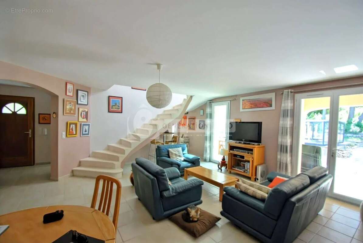 Maison à FONTVIEILLE