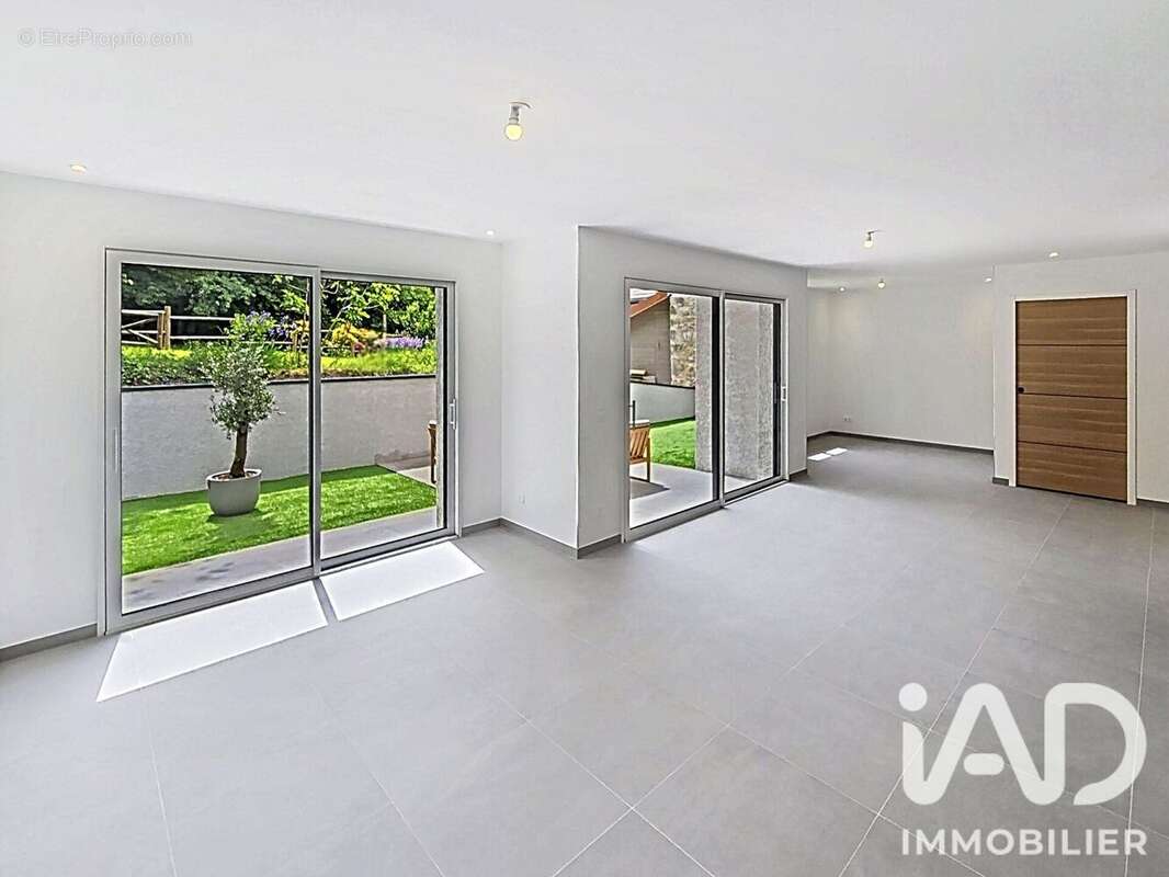 Maison 135 m² à Lancrans  - photo 7