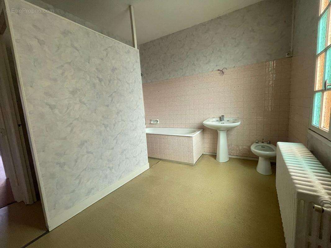 Commerce à MAIGNELAY-MONTIGNY