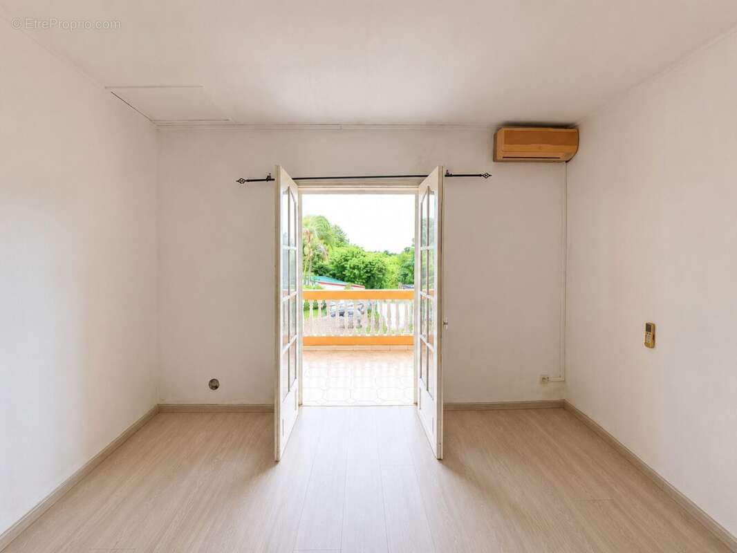 Maison 200 m² à Sainte-Suzanne  - photo 7