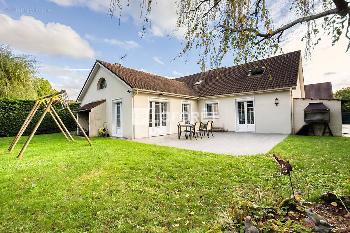 Maison à OZOIR-LA-FERRIERE