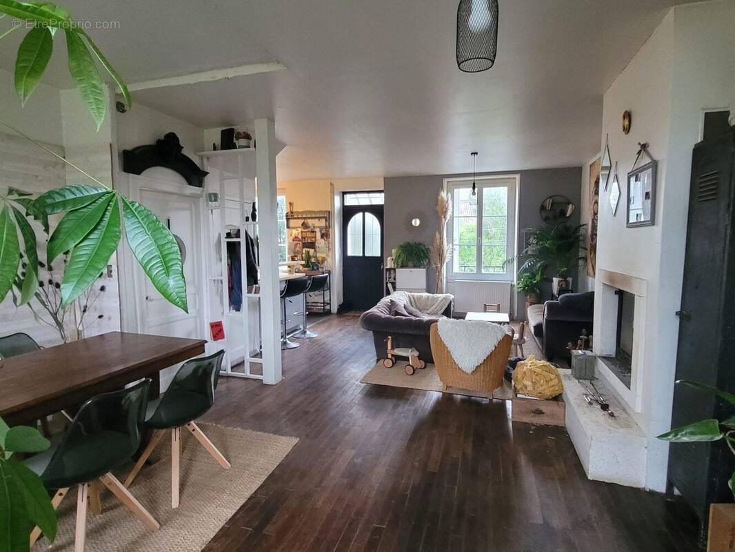 Maison à SAINT-LEONARD-DE-NOBLAT