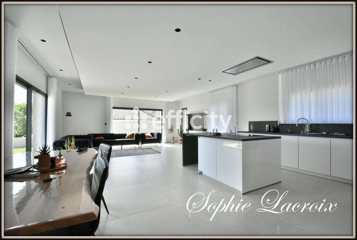 Maison à LE PEAGE-DE-ROUSSILLON