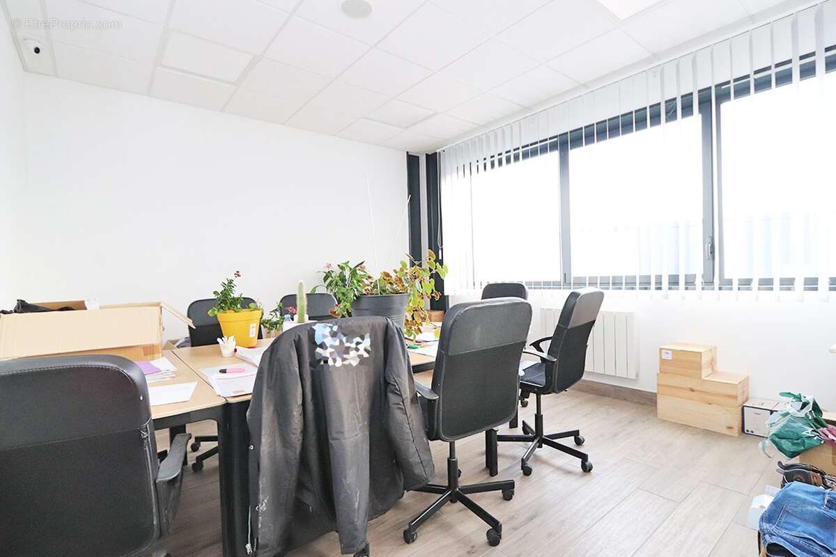 Commerce à SAINT-CYR-L&#039;ECOLE