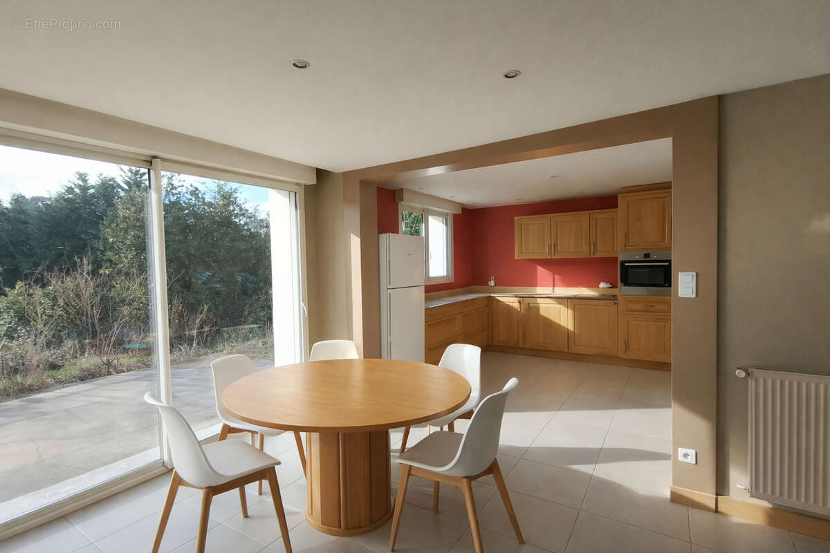QUARTIER SAINT-BENOÎT / SAINT-MARCEL  :  Maison  de 7 pièces sur deux niveaux -  152 m2 - Jardin de 1800 m² avec Piscine Naturel - photo 5
