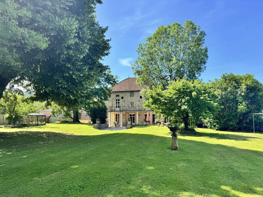 Maison à LONS-LE-SAUNIER