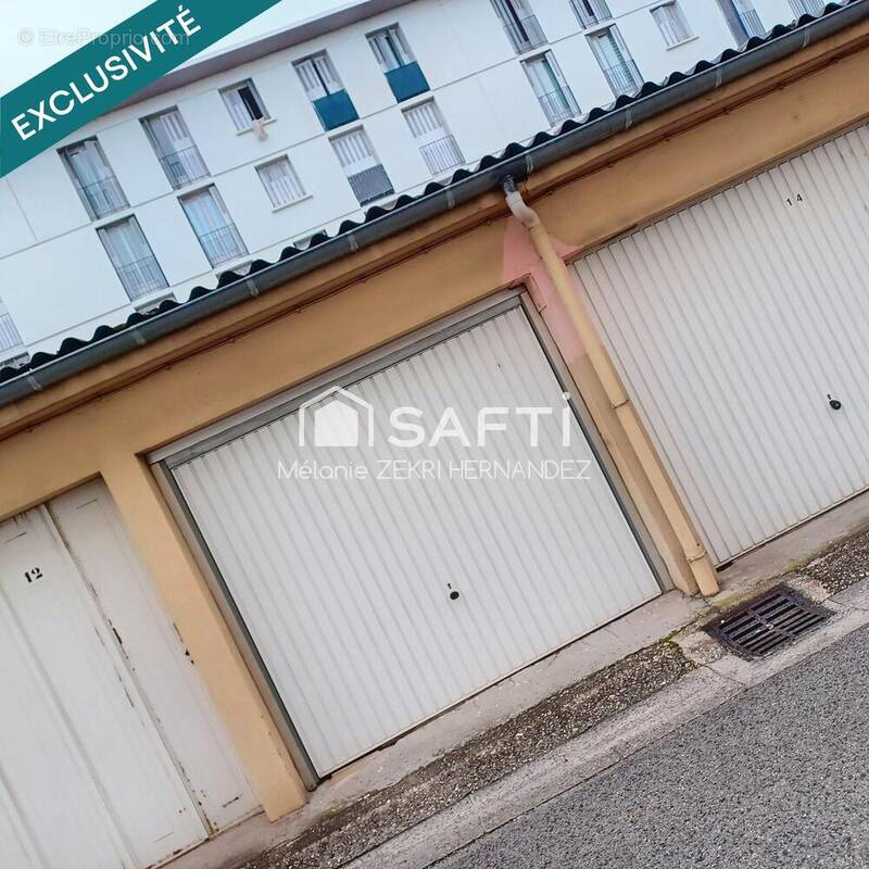 Photo 1 - Parking à VENISSIEUX