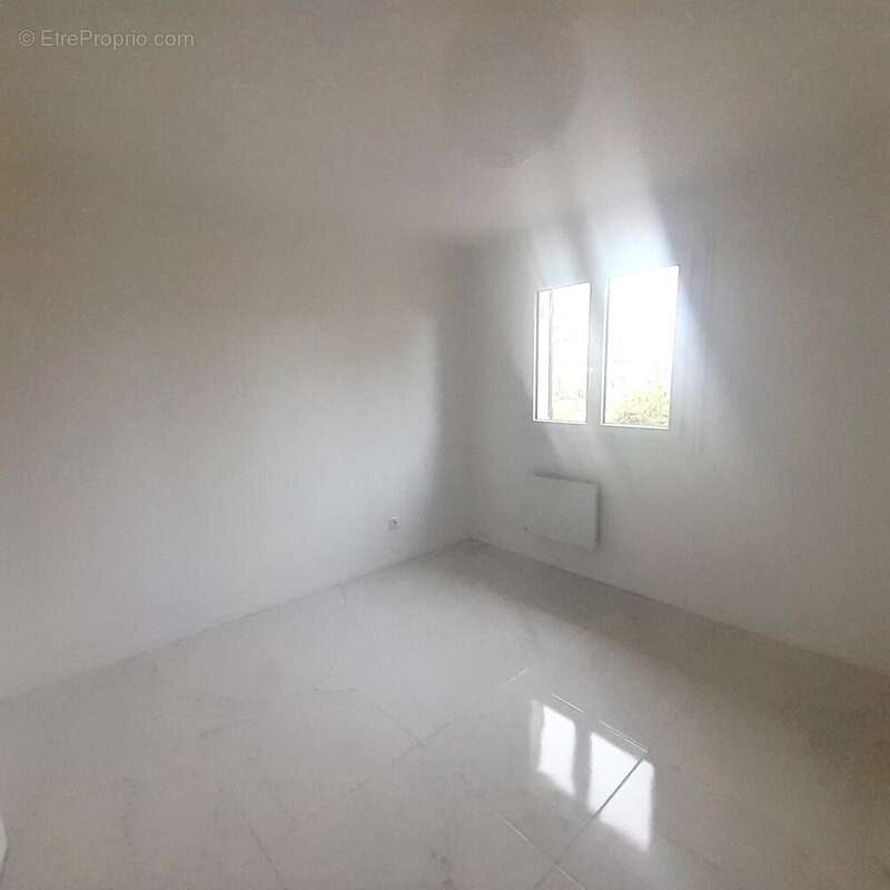 Maison à VILLENEUVE-SUR-YONNE