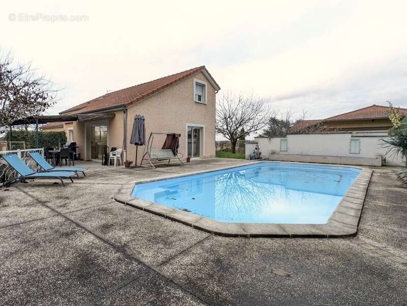 Maison à COMMELLE-VERNAY