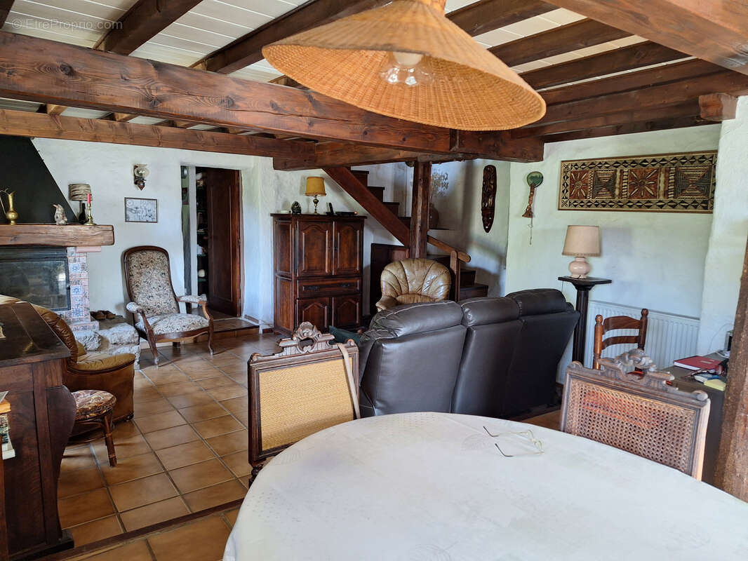 Grande maison de village en pierre avec jardin et dépendances - photo 12