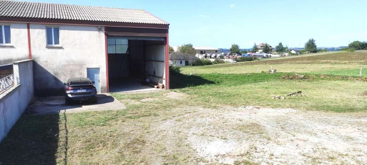 Bâtiment professionnel avec grande hauteur - Parcelle constructible 1 250 m² - photo 4