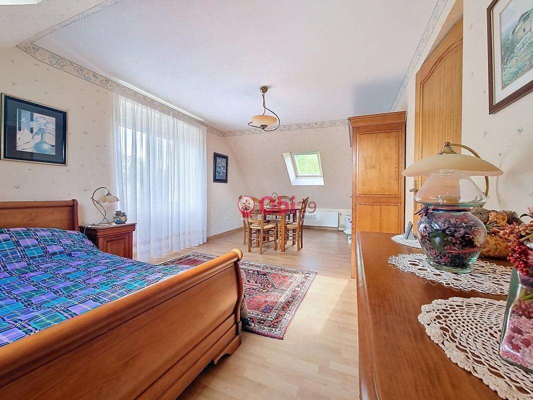 Maison à CHATEAUNEUF-DU-FAOU