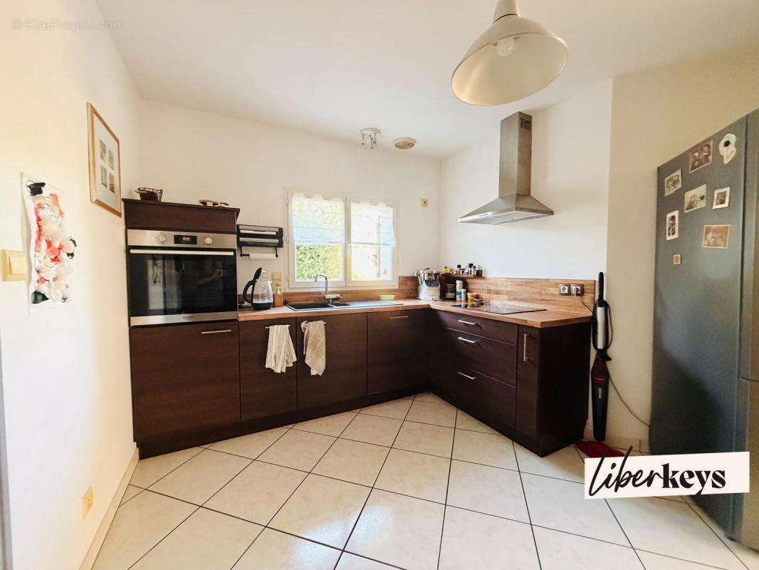 Maison familiale de plain-pied avec piscine, double garage et prestations énergétiques de qualité – Terrain arboré de 1 812 m² - photo 14