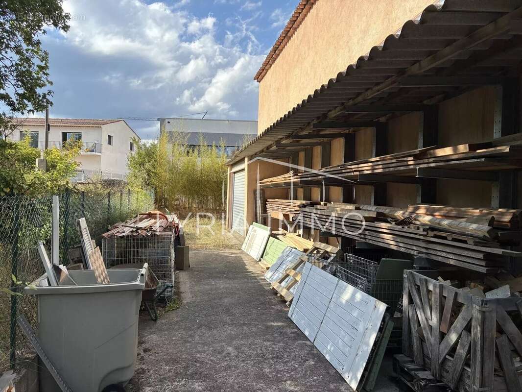 Commerce à TOURRETTES