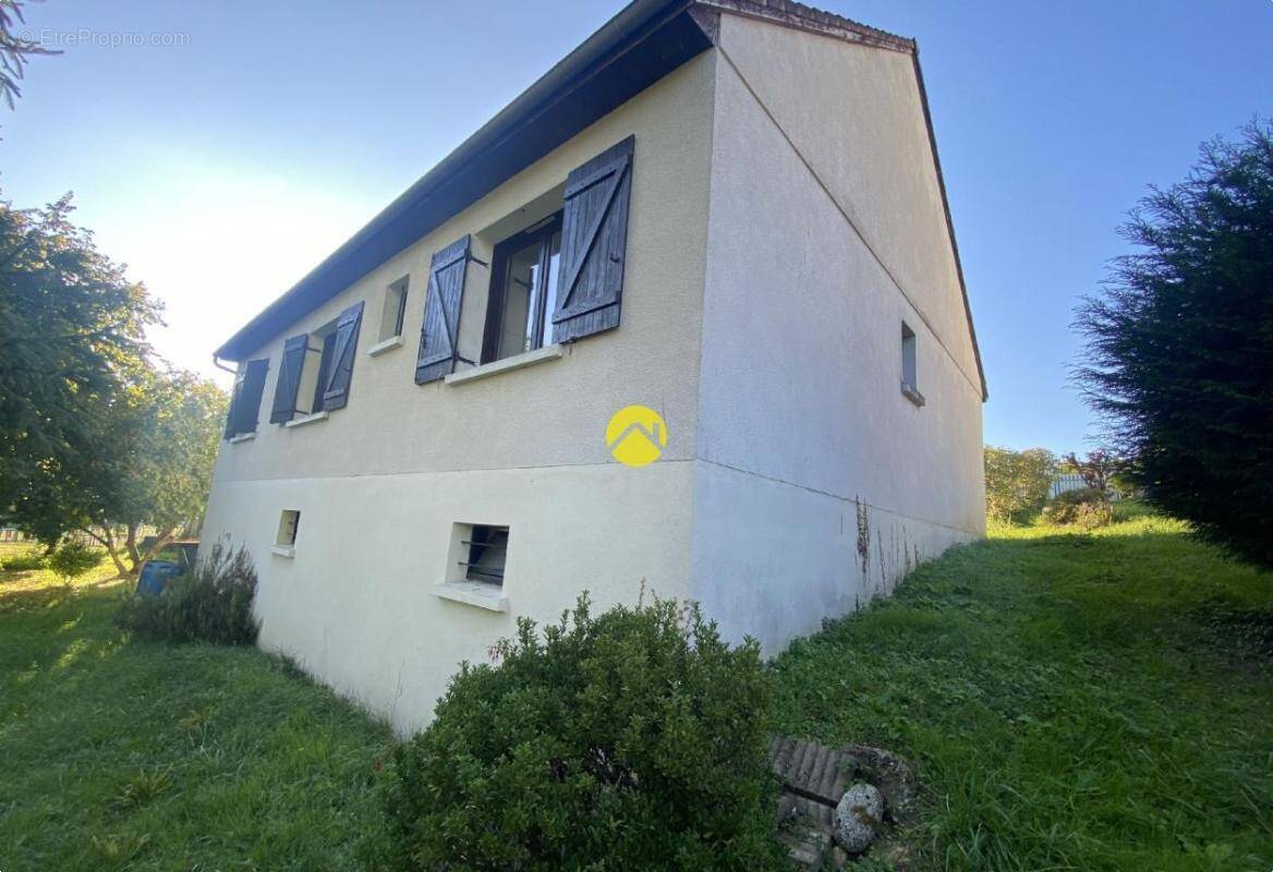 Maison à COURS-LES-BARRES