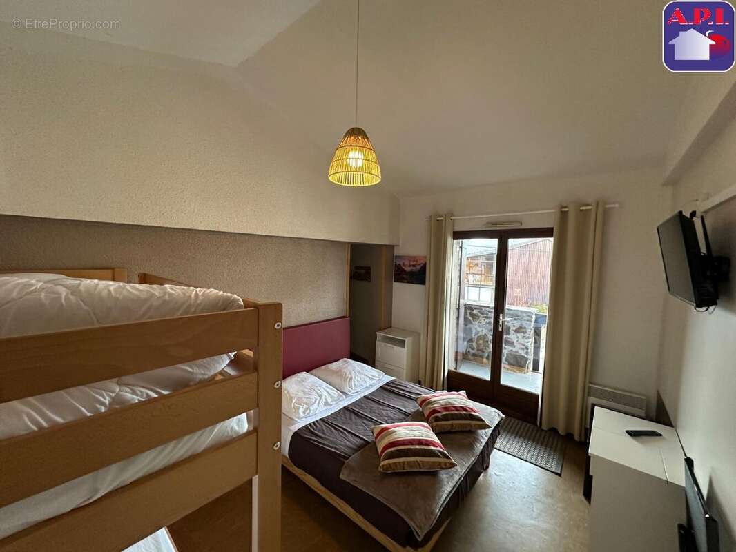 Commerce à VILLENEUVE-D&#039;OLMES