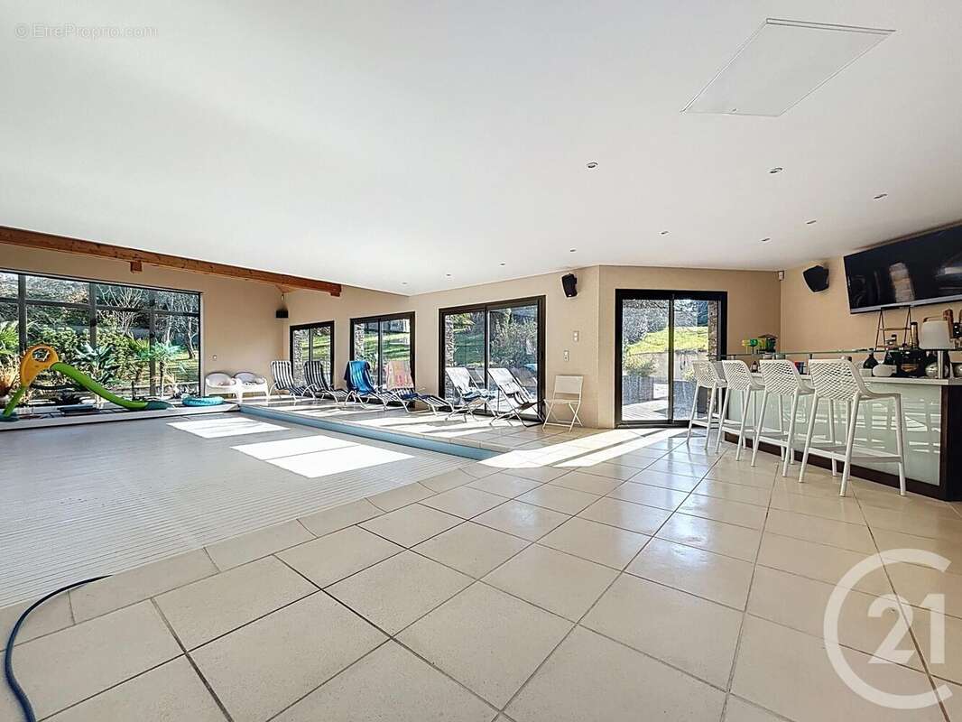 Maison à VAUX-LE-PENIL