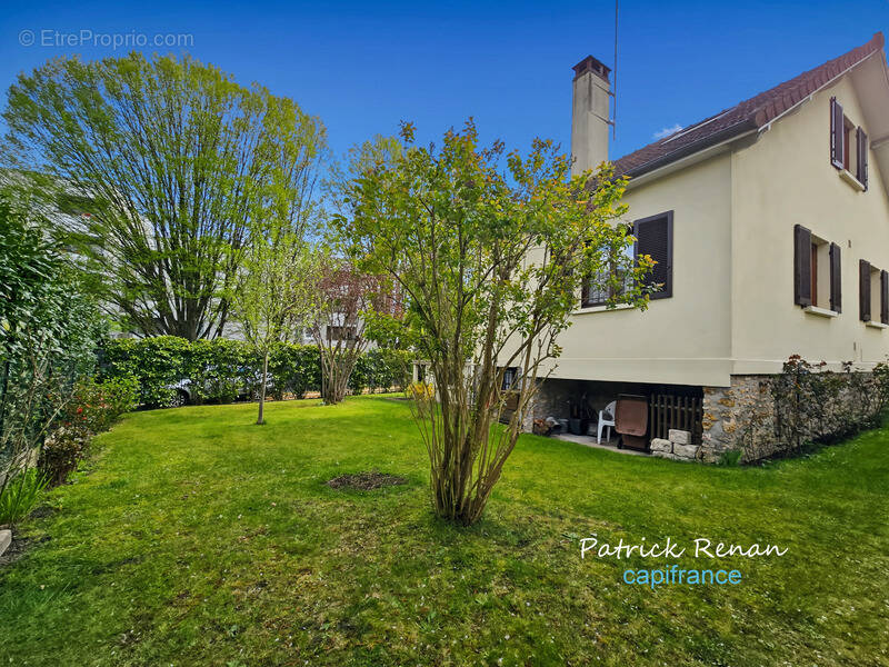 Maison à SAINT-CYR-L'ECOLE