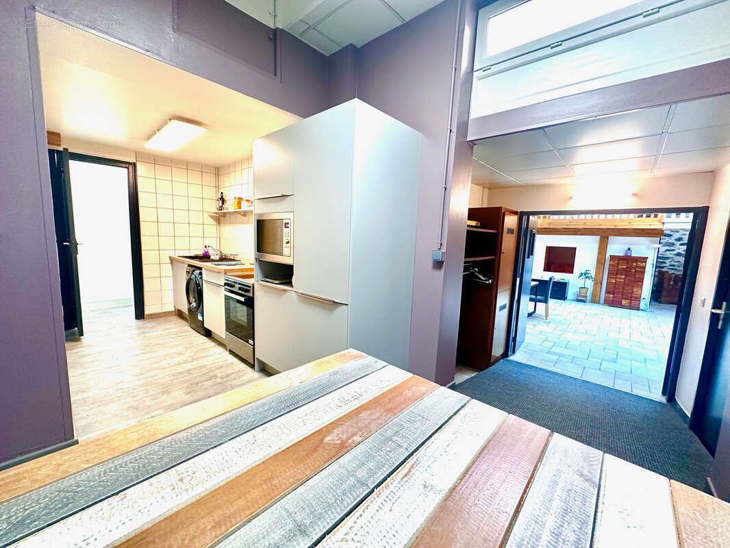 Magnifique loft, rénové avec goût + commerce avec vitrine - photo 12