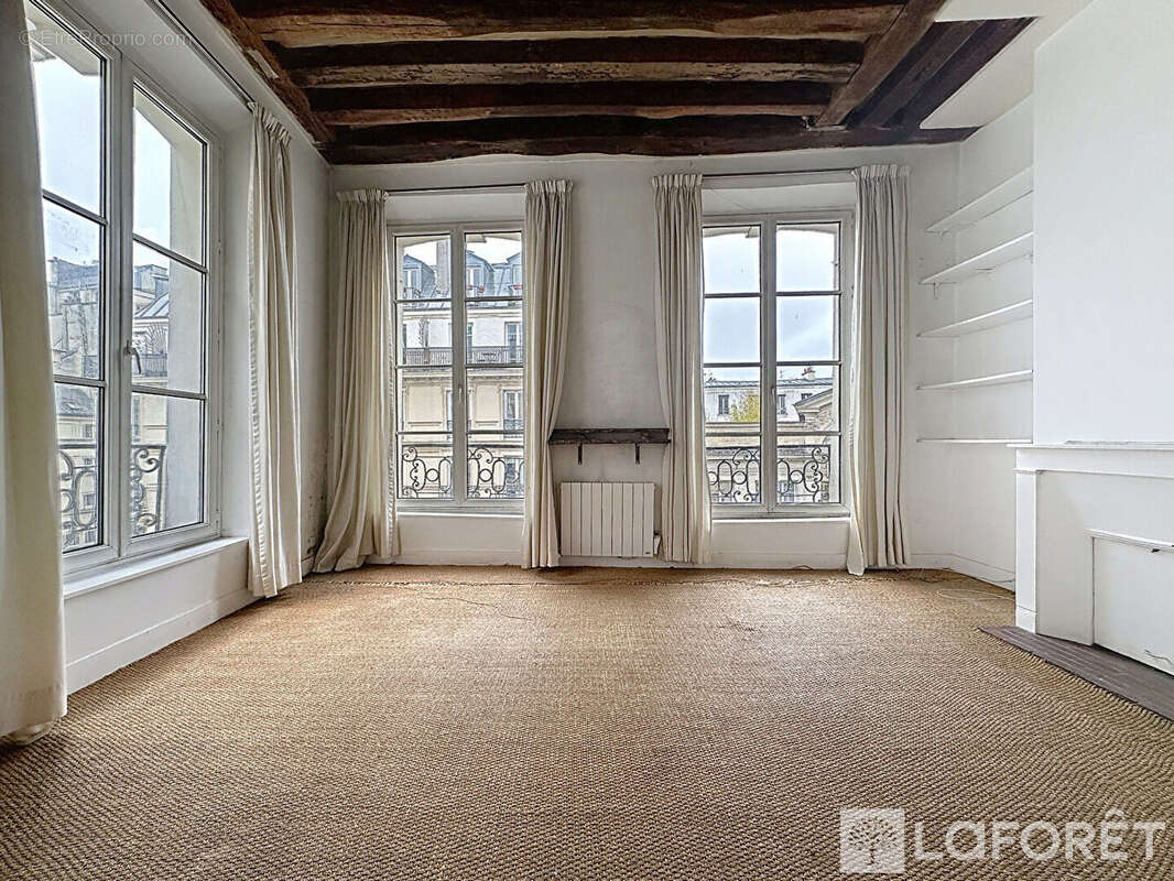 Appartement à PARIS-1E