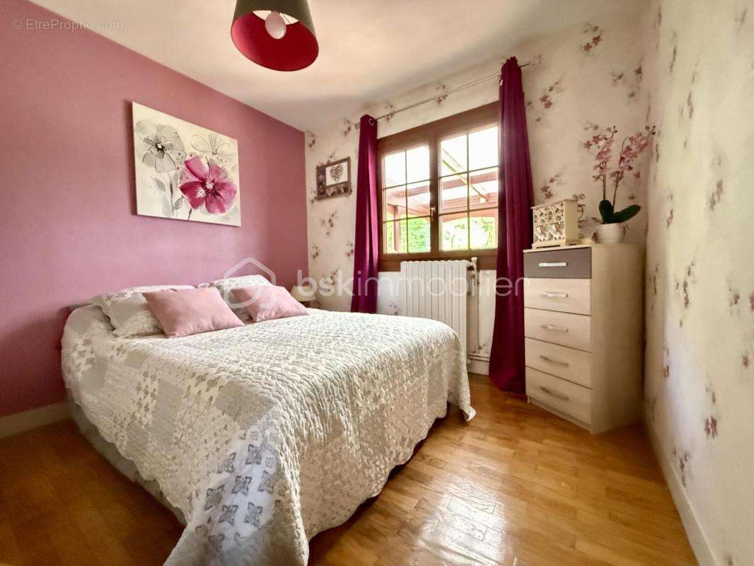 Maison individuelle de plain pied - garage et jardin proche commerces et chu - photo 5