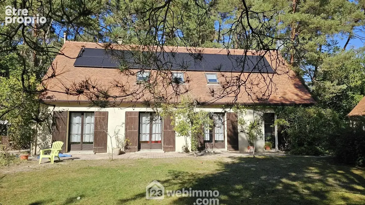 Venez découvrir la maison principale de 210 m²...