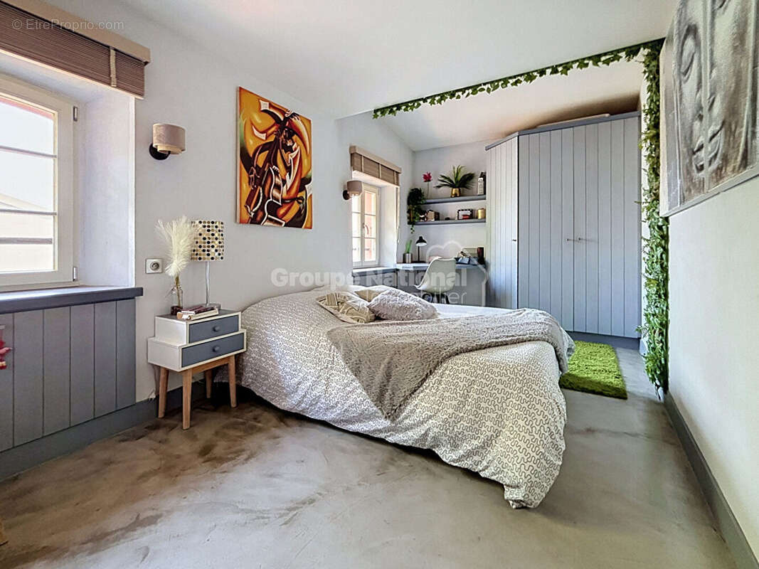 Duplex Vieux village Mouans Sartoux 5 pièce(s) 130 m² (97 m²LC) - photo 9