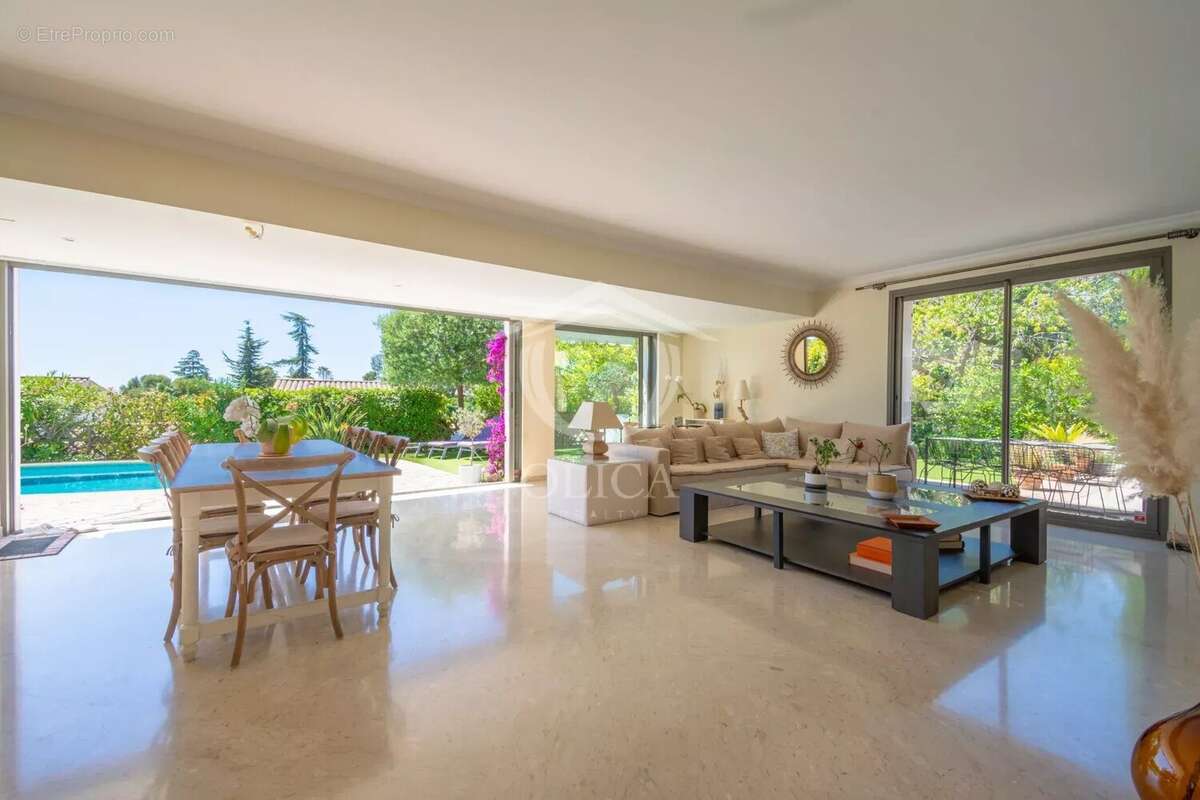 Maison à VILLENEUVE-LOUBET