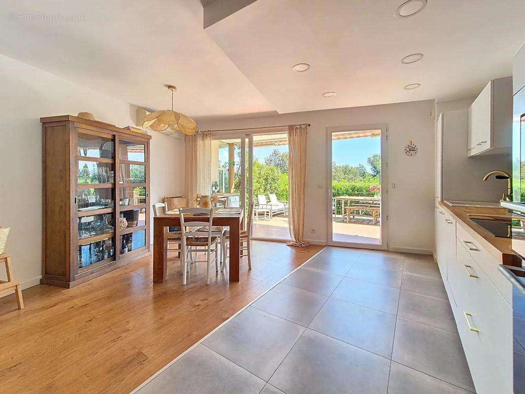 Appartement à SAINT-LAURENT-DU-VAR