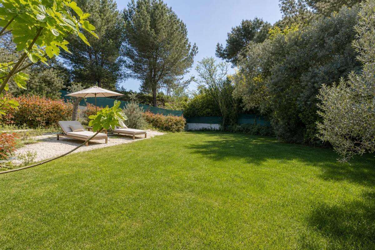Maison 7 pièces avec grand jardin et piscine - photo 16