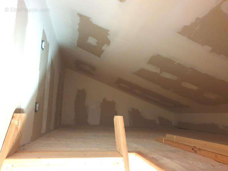 Maison à CRECY-COUVE