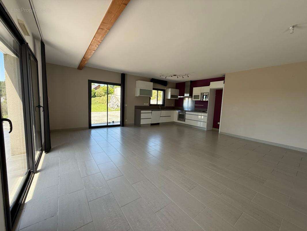Maison à NAVAILLES-ANGOS